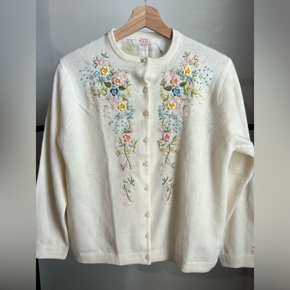 Sweaters - Vintage embroidered cardigan